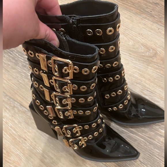 Jeffrey Campbell Black leather patent ankle boots with gold buckles. Size 5.5 - Picture 8 of 9